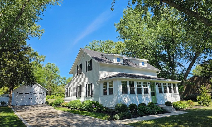 Kelleys Island Cottage | Escape to our Kelleys Island cottage: where comfort meets tranquility.