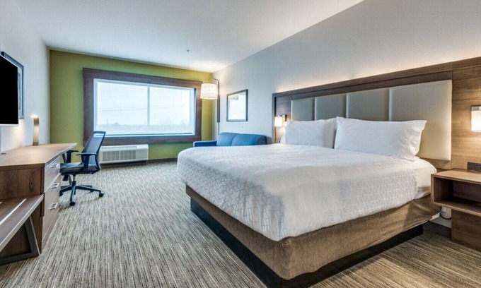 Denton House | Escape to our Lovely Retreat! Enjoy Pool & Gym!