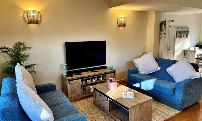 Preston Beach Apartment | Escape to Preston Beach