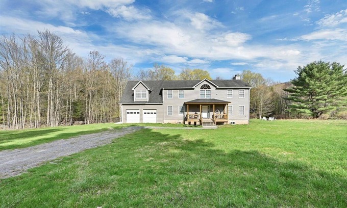 Woodbourne House | Escape to Serenity: Spacious 8 Bedroom Retreat