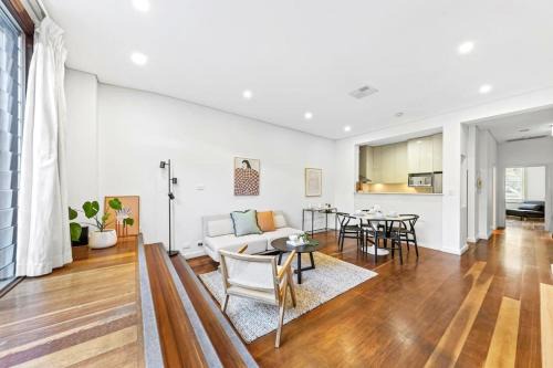 Ultimo Apartment | Escape To Sydney @ Ultimo Unique 2 Bedroom Sleeping 7 City Side