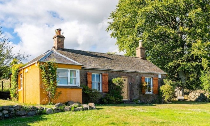 Alyth Cottage | Escape to the Country with Blindwelleyes Cottage