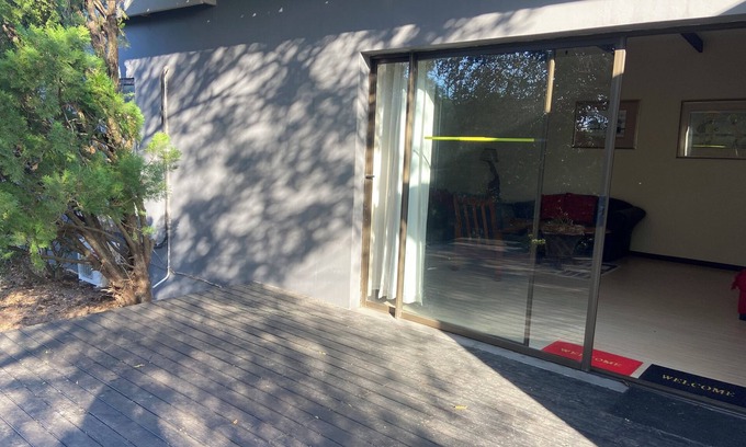 Nelson Mandela Bay Cottage | Escape to the country side.nBeautiful 3-bedroom cottage with scenic views