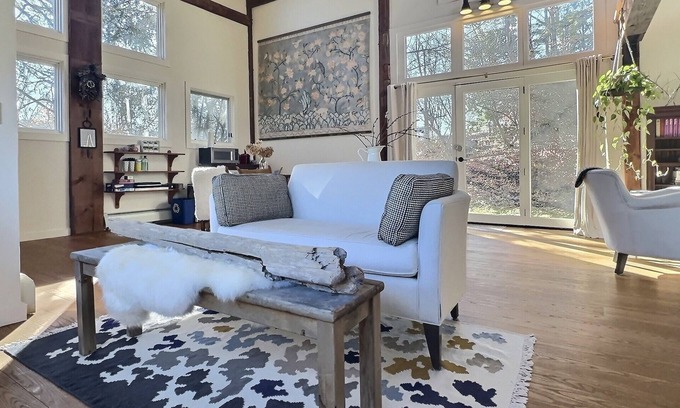 Bantam House | Escape to the Hills