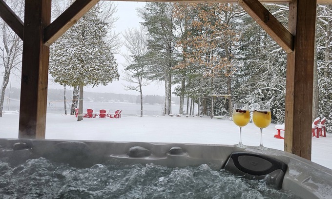 Bala Cottage | Escape to the Lake-7bedroom waterfront cottage w/hot tub in Muskoka.