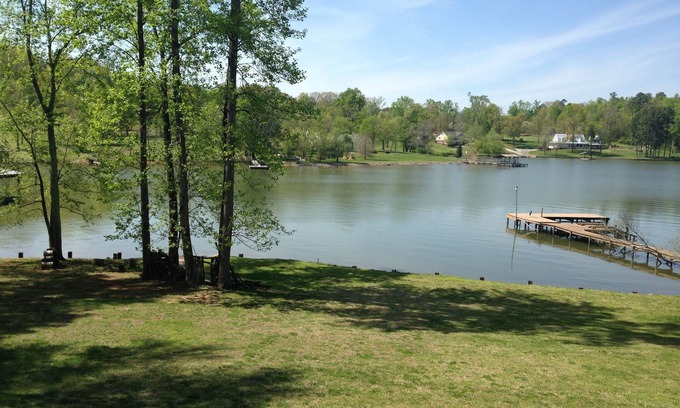 Soddy-Daisy House | Escape to the Lake: Spacious Lakefront House-Relax-Rejuvenate
