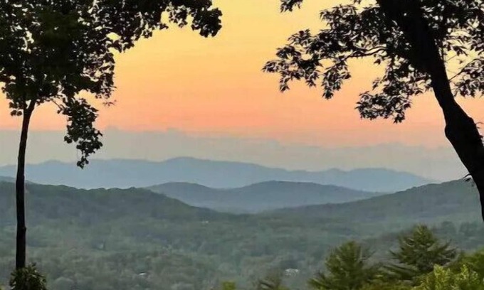 Blue Ridge Cabin | Escape to the Mountains - Fall in love with Blue Ridge!