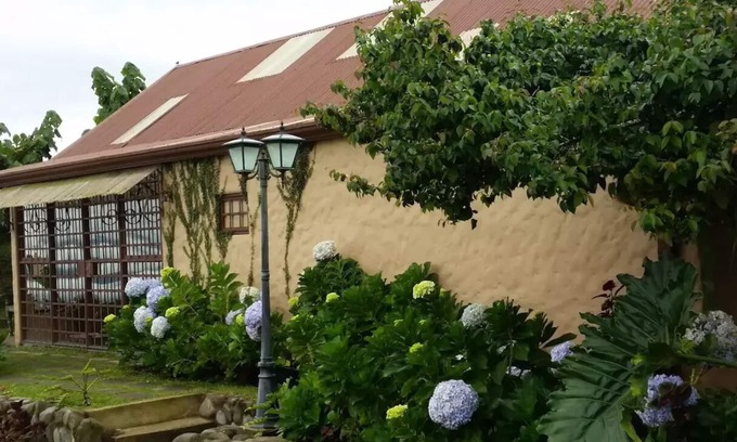 Santa Cruz de Turrialba House | Escape to the mountain: Cabaña Finca Barajas