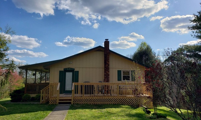 Pittsburg House | Escape to the Woods at the Bird House in the Daniel Boone National Forest!