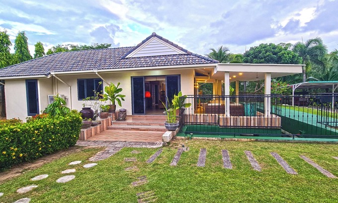 Pranburi Villa | Escape to this beautiful, modern 2-bedroom villa in Thailand.