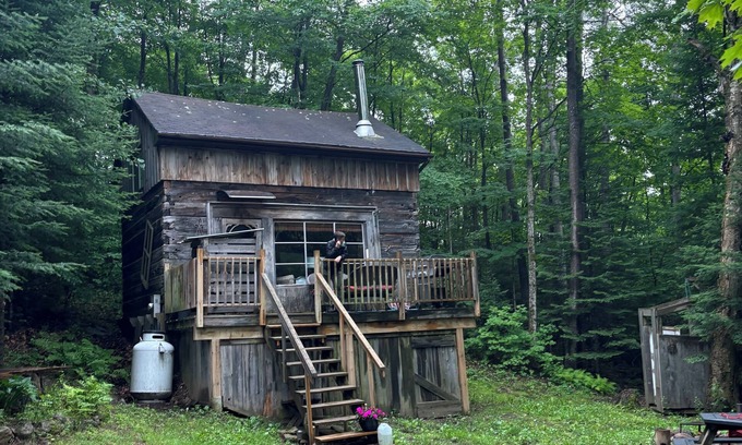 Katrine Cabin | Escape to this cozy & peaceful cabin in the woods!