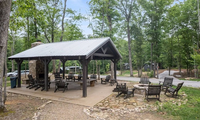 Monteagle House | Escape to this mini delightful house where comfort meets convenience.