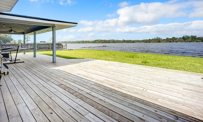 Northside House | Escape to Trout River Oasis: Where Nature Meets Luxury!