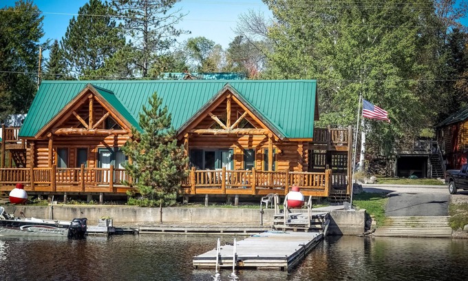 Crane Lake Cabin | Escape to your cozy 2-bedroom cabin near Voyageurs National Park