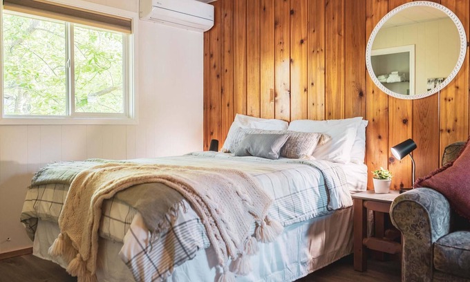 Christina Lake Hotel | Escape & Unwind in Picturesque Christina Lake, Sleeps 2- Beaches, Golf, Fishing