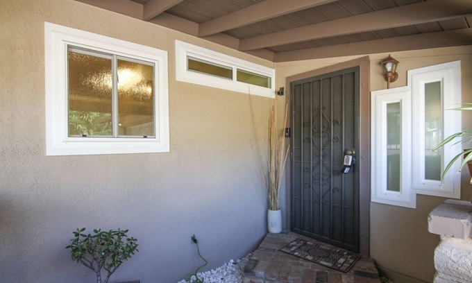 North Broadway House | Escondido's Gem! Sleeps 11! POOL INCLUDED