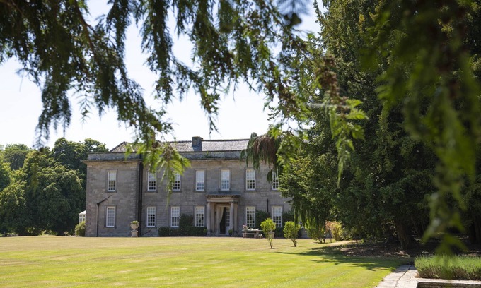 Alnwick Cottage | Eslington East Wing - a grade II listed property that sleeps 10 guests in 5 bedrooms