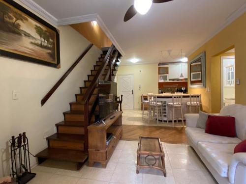 Quinta da Serra Apartment | Espaçoso duplex 4 dorm para 10 pessoas no centro