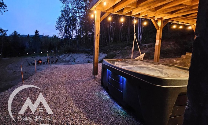 Mauricie Ski Chalet | Espace de Rêve! Chalet Neuf avec SPA, vue imprenable sur les montagnes!