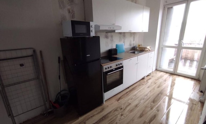 Zeitz Apartment | Especially for families or workers, balcony & Garden