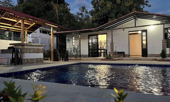 Melgar Cottage | Espectacular casa campestre hasta para 12+1 huespedes a solo 13 mins de Melgar.