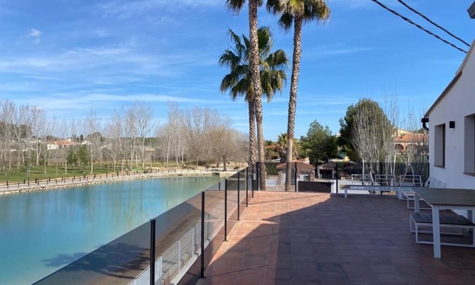 Navarres Cottage | Espectacular Casa en el Lago Playamonte, Ideal Para Familias