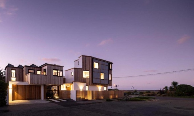 Sumner House | Esplanade Beach House - Christchurch Holiday Homes