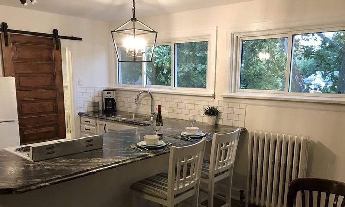 Port Weller West House | Estate Coach House near NOTL - Full Apartment