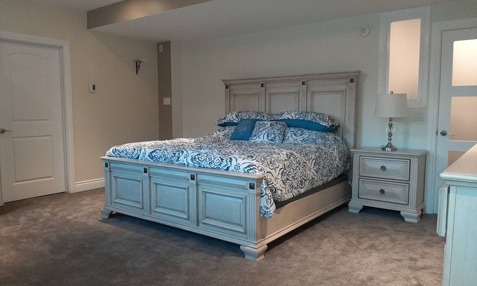 Ottawa Division House | Estate guest house -1br-King
