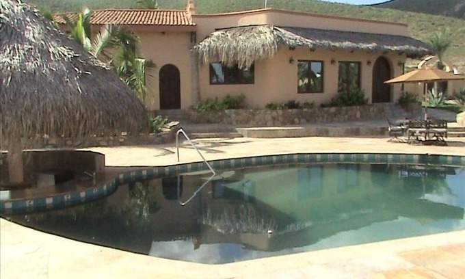 Pescadero House | Estate Guesthouse sleeps 8, possible 12, wifi 57mbps