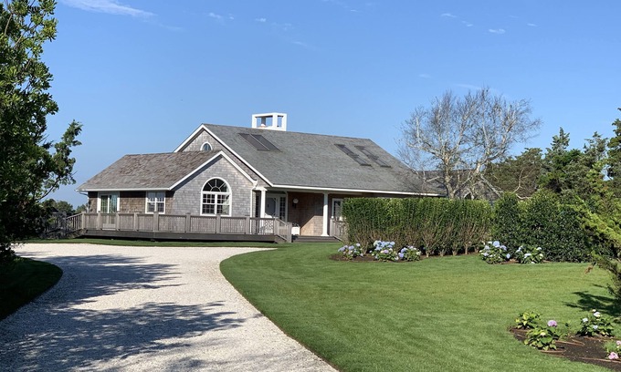 Quogue House | Estate Section - 2 acres - Salt Water Pool