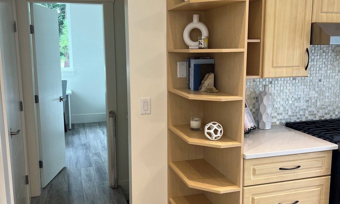 Walnut Grove Apartment | Estate Style Property 2 Bed 1 Bath Coach Home Fort Langley/Walnut Grove