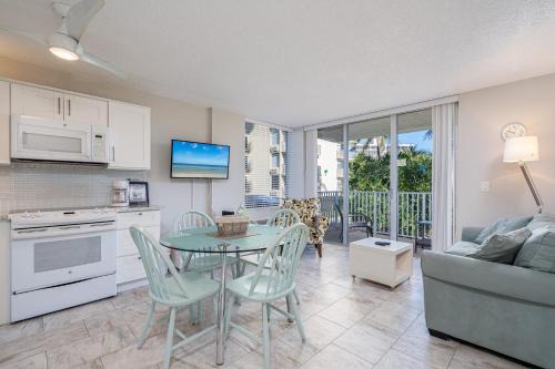 South Island Apartment | Estero Beach and Tennis 106B