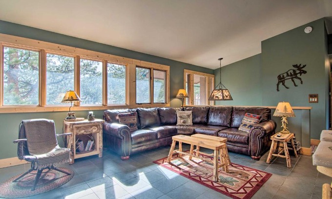Estes Park House | Estes Park Home with AC - half Mi to Lake and Downtown!