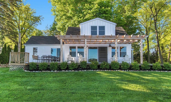 Paw Paw Lake House | Esther House - Beautiful, Newly Renovated Lakehouse on Paw Paw Lake