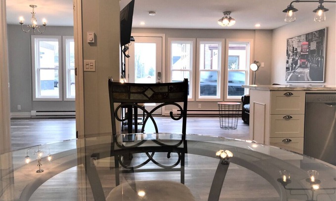 Carleton Place House | Esther's Place - Carleton Place 1 BedRoom Apartment - sleep 5 max
