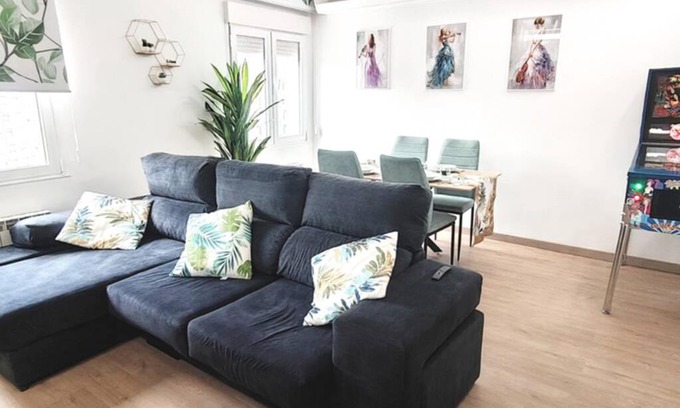 San Lazaro y Otero Apartment | Estrenar! Con PINBALL 8 min ayto 2 habs 150