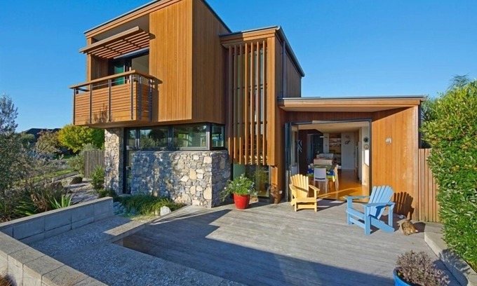 Stoke House | Estuary Grove, stunning architectural house