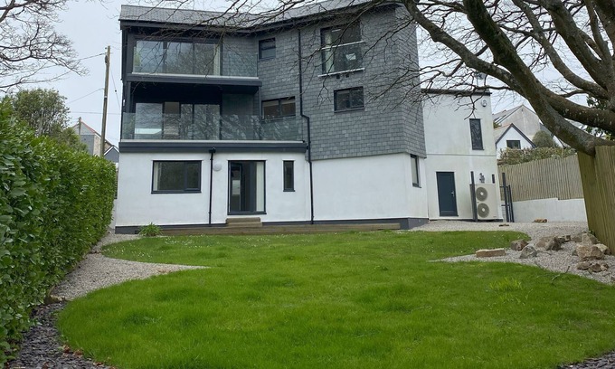 Lelant House | ESTUARY WATCH, family friendly, luxury holiday cottage in Carbis Bay