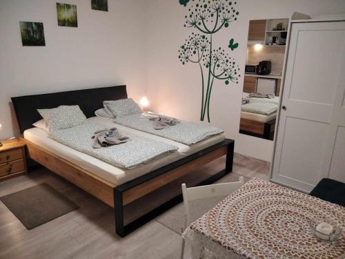Tata Apartment | EszE Vendégszoba