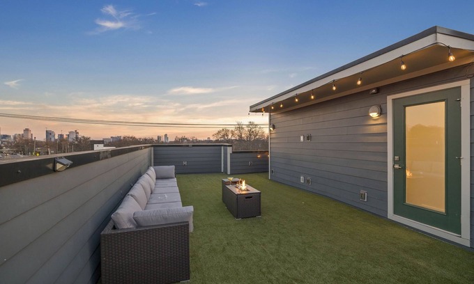 North Nashville House | Eternal Emerald - 2 Homes - Minutes to Broadway