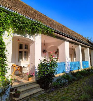 Glozan Bed & Breakfast | Ethno&Coffee House Tulip