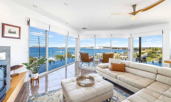 Port Lincoln House | ETIVE MOR - Breath-taking views over Boston Bay