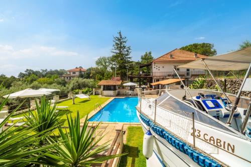 Piedimonte Etneo Boat Rental | Etna's boat house