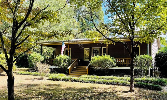 Rome House | Etowah River, Berry College Retreat-3 miles from Broad St.