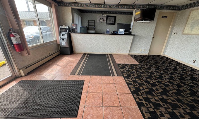 Bay City Hotel | Euclid Motel
