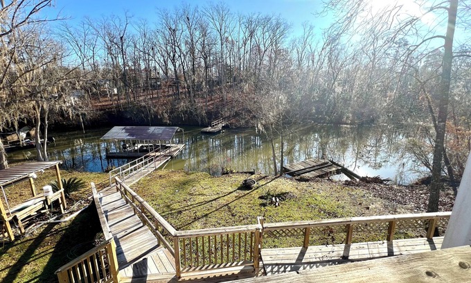 Shorterville House | Eufaula AL Lake Front 2 Houses With Dock Great View Sleeps 10 Comfortably