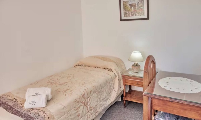 Miramar Apartment | Eulalia Individual: Confort standar