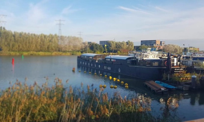 Amsterdam East Boat Rental | EUPHRATE HOUSeBOAT