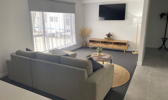 Wendouree House | EUREKA GOLD STAYS 2 BEDROOMS & 2 BATHROOMS . WENDOUREE BALLARAT . NO PETS